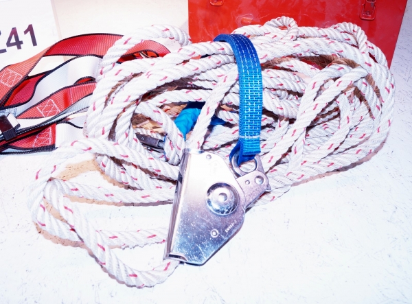 Photovoltaik Absturzsicherung Set PREMIUM - 10m Seil, Auffanggurt, Karabiner, EN361 Zertifiziert